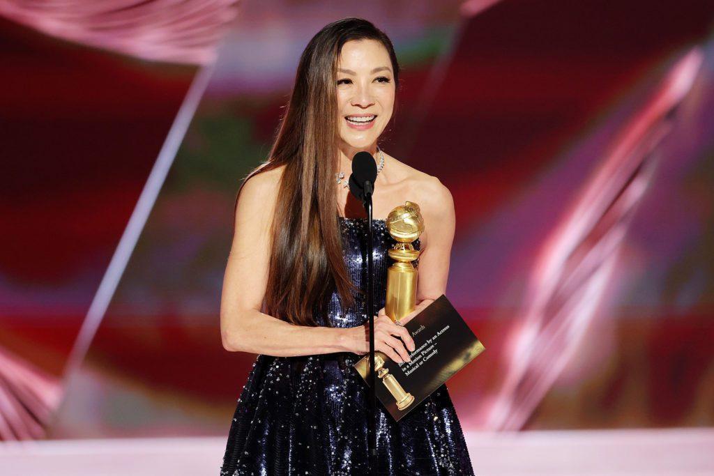 230110 Michelle Yeoh award golden globes ac 920p 973897