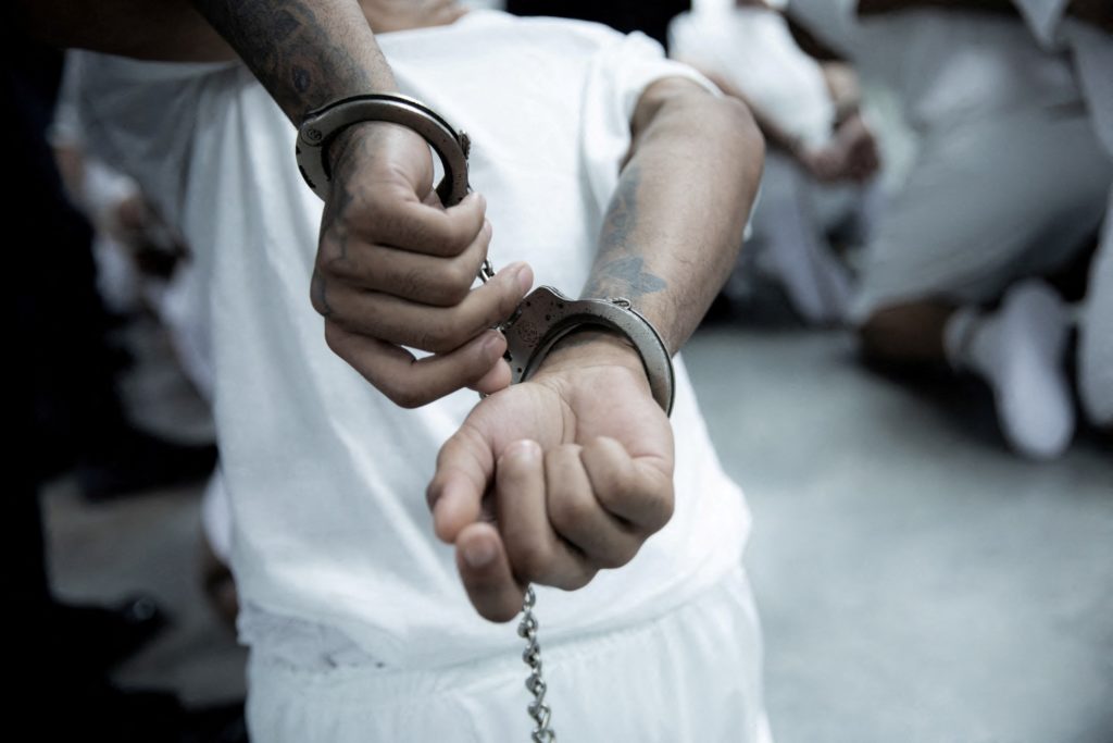 U.S. deports alleged members of the Tren de Aragua to be imprisoned in El Salvador